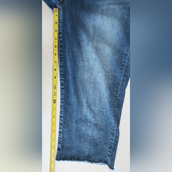 Ladies Lucky Brand Sweet N'Crop Medium Wash Denim Stretch Capris 36" Waist - Picture 8 of 9